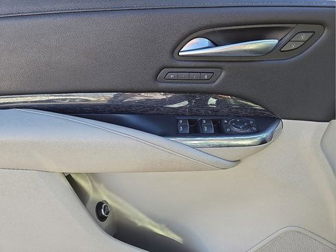 Used 2023 Cadillac XT4 Premium Luxury image 23