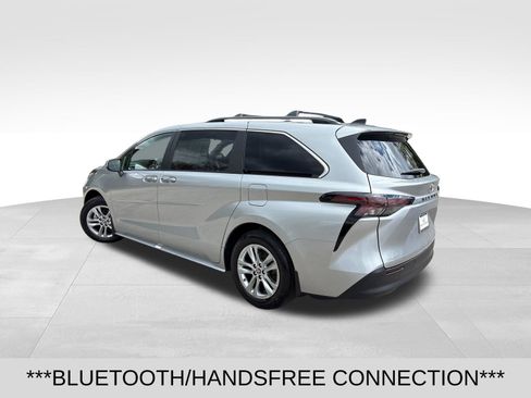 Used 2023 Toyota Sienna XLE AWD/4WD image 3