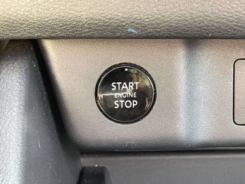 Used 2025 Nissan Rogue SV w/ SV Premium Package FWD image 39