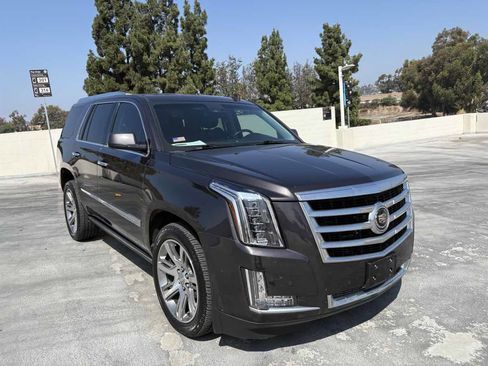 Used 2015 Cadillac Escalade Premium image 39