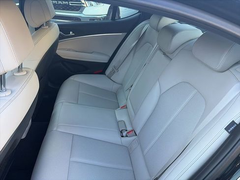 Used 2025 Genesis G70 2.5T image 13