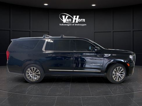 Used 2021 GMC Yukon XL Denali w/ Denali Premium Package AWD/4WD image 8