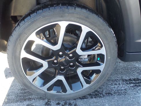 Used 2018 Jeep Compass Limited w/ Navigation Group image 2