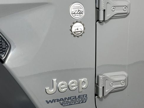 Used 2018 Jeep Wrangler Unlimited Sport S image 36