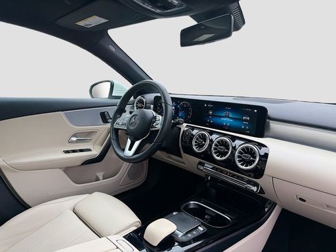 Used 2022 Mercedes-Benz A 220 image 29