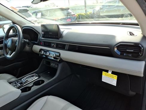 Used 2025 Honda Pilot EX-L image 16