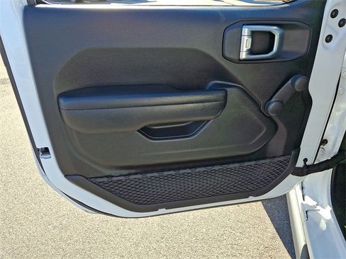 Used 2021 Jeep Gladiator Sport image 12