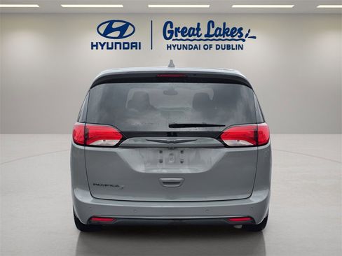 Used 2020 Chrysler Pacifica Touring w/ S Appearance Package image 4