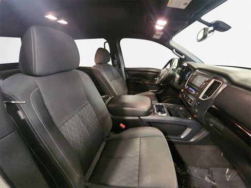 Used 2019 Nissan Titan SV w/ SV Convenience Package image 26