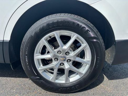 Used 2024 Chevrolet Equinox LT AWD/4WD image 4