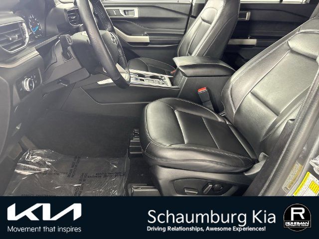 Used 2023 Ford Explorer XLT w/ Equipment Group 202A AWD/4WD image 4