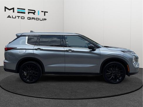 Used 2023 Mitsubishi Outlander SE Black Edition FWD image 10