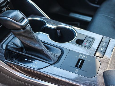 Used 2021 Toyota Highlander Limited image 20