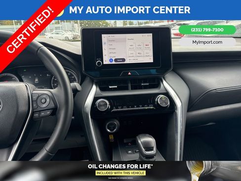 Used 2024 Toyota Venza LE image 18