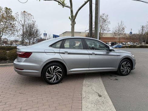 Used 2020 Volkswagen Jetta SEL image 4