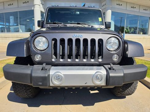 Used 2014 Jeep Wrangler Unlimited Sahara w/ Max Tow Package AWD/4WD image 2