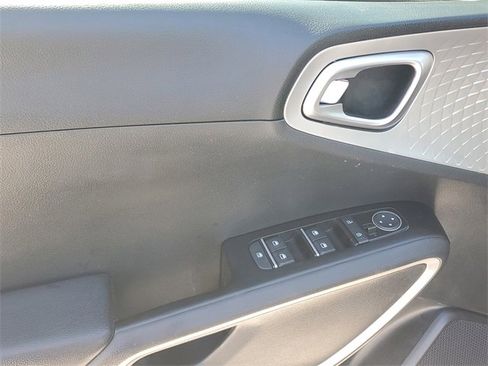 Certified 2023 Kia Soul LX w/ LX Technology Package image 18