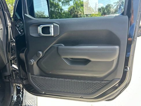 Used 2024 Jeep Gladiator Sport AWD/4WD image 25