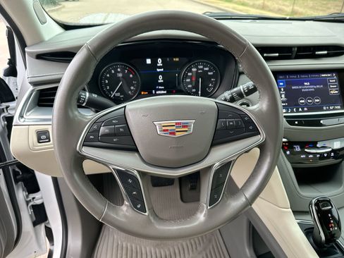 Used 2021 Cadillac XT5 Premium Luxury image 14