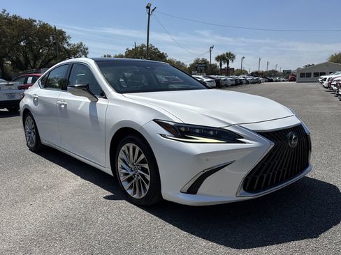 Used 2022 Lexus ES 350 Ultra Luxury w/ Accessory Package 2 image 7