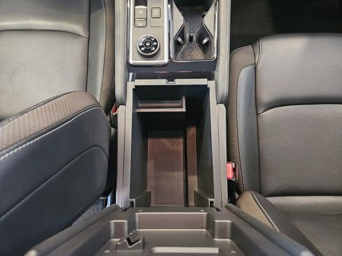 Used 2025 Nissan Pathfinder SL AWD/4WD image 21