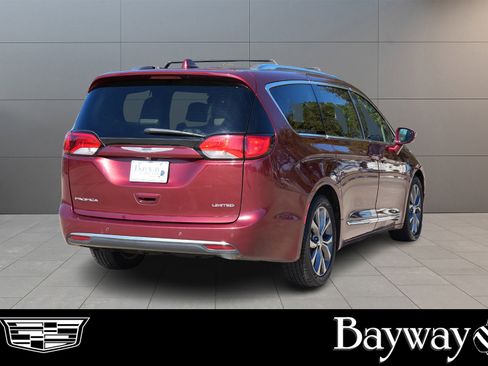 Used 2018 Chrysler Pacifica Limited w/ Advanced Safetytec Group image 5