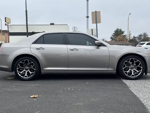 Used 2014 Chrysler 300 image 7