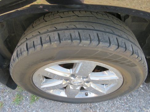 Used 2011 Nissan Armada Platinum image 31