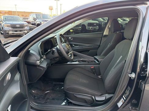 Used 2023 Hyundai Elantra SEL image 10