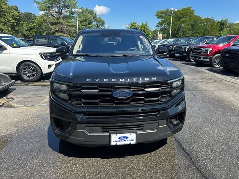 Used 2025 Ford Expedition Active AWD/4WD image 3