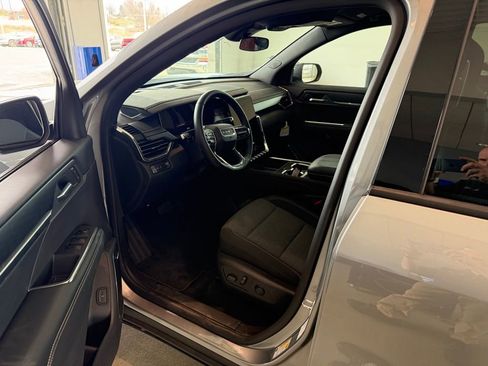 Used 2025 GMC Acadia Elevation image 5