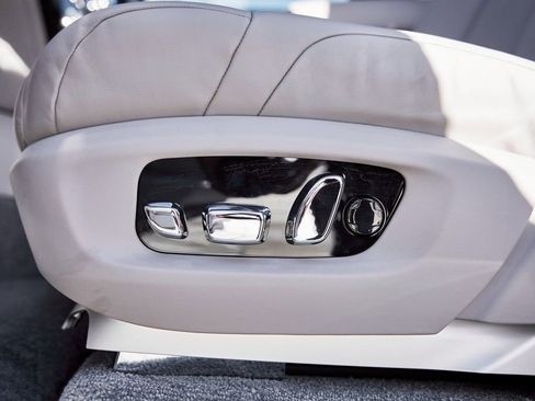 Used 2025 Rolls-Royce Phantom Sedan RWD image 42