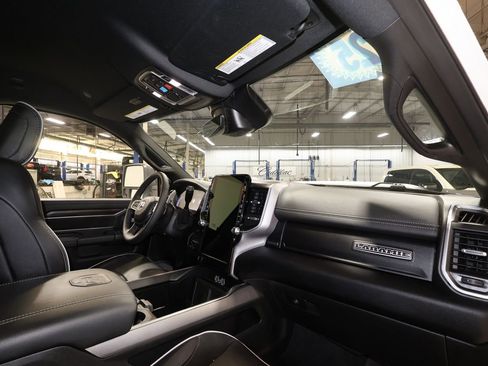 Used 2025 RAM 3500 Laramie AWD/4WD image 28
