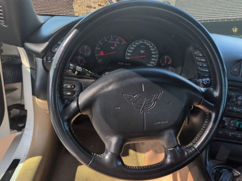 Used 2002 Chevrolet Corvette Convertible w/ Preferred Equipment Group2 RWD image 19