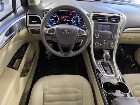 Used 2015 Ford Fusion SE image 13