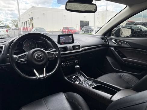 Used 2018 MAZDA MAZDA3 Grand Touring w/ Premium Equipment Package FWD image 9