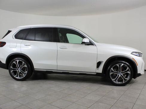 New 2026 BMW X5 xDrive40i w/ Climate Comfort Package image 8