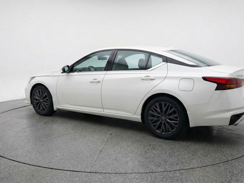 Used 2025 Nissan Altima 2.5 SV FWD image 6