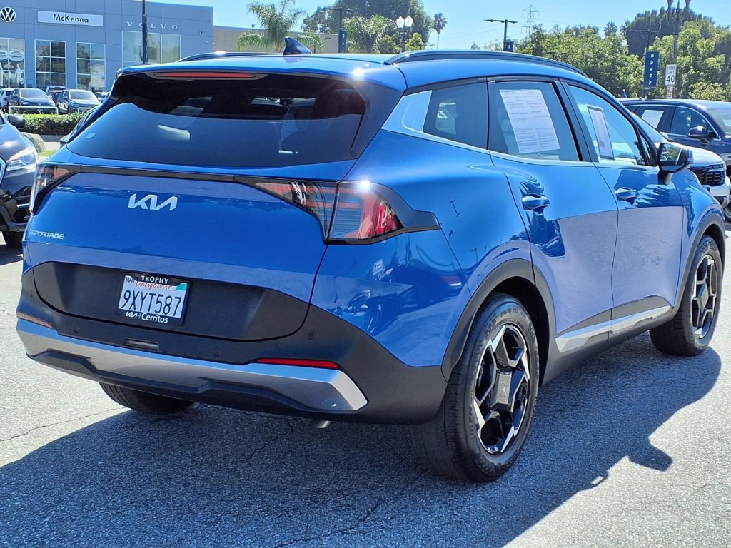 Certified 2026 Kia Sportage EX w/ EX Panorama Roof Package FWD image 7