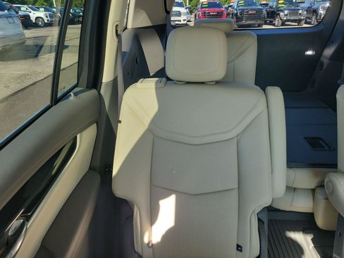 Used 2024 Cadillac XT6 Premium Luxury w/ Technology Package AWD/4WD image 12
