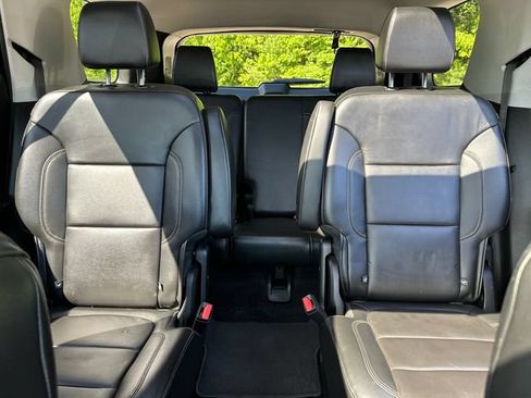 Used 2019 Chevrolet Traverse RS AWD/4WD image 39