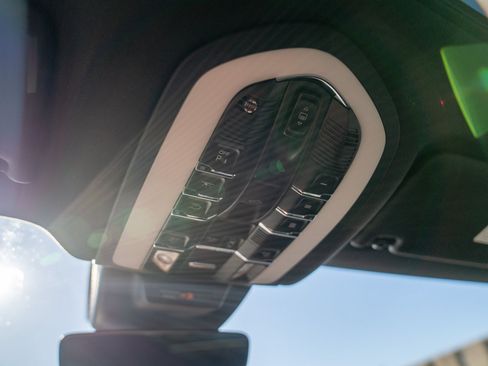 Certified 2026 Porsche Macan AWD/4WD image 22