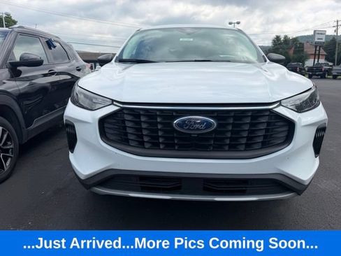 Used 2025 Ford Escape Active AWD/4WD image 2