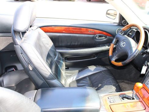 Used 2002 Lexus SC 430 Convertible image 19