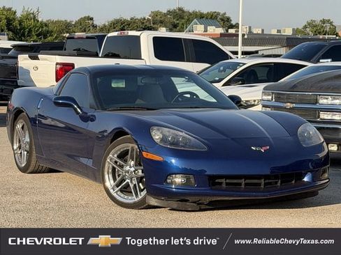 Used 2005 Chevrolet Corvette Coupe w/ Preferred Equipment Group RWD image 2