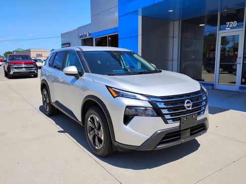Used 2025 Nissan Rogue SV AWD/4WD image 3