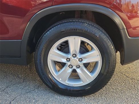 Certified 2017 Chevrolet Trax LT w/ LT Convenience Package image 29