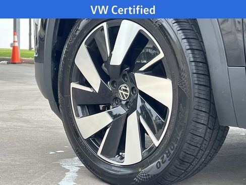 Used 2024 Volkswagen Atlas Cross Sport SE FWD image 7