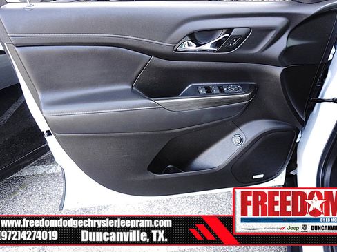 Used 2023 GMC Acadia SLT FWD image 40