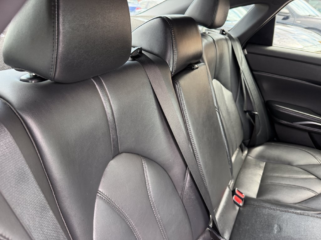 Used 2022 Toyota Avalon XLE FWD image 17